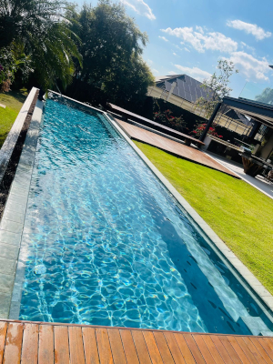 foto de piscina limpa