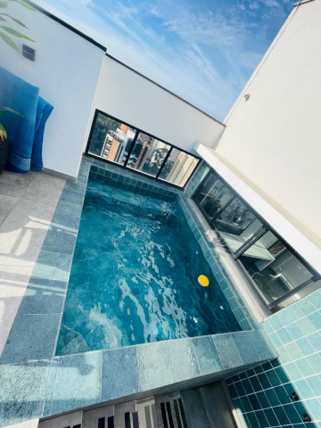 foto de piscina limpa