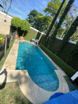 foto de piscina limpa