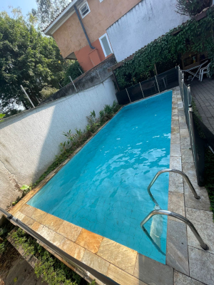 foto de piscina limpa